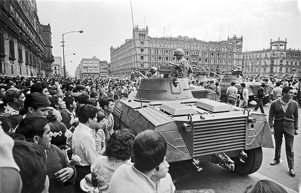 Armored vehicles attempt to quell student protests in Mexico City’s main square in August 1968. Wikimedia Commons